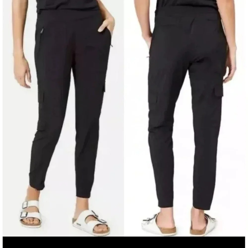 Athleta Women Black Chelsea Cargo featherweight straight leg pants size 10 athle